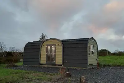 Image de Fox's Well Country Glamping Hobbit House.