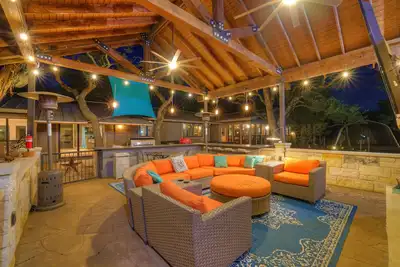 Image de Terracotta Oasis - Wimberley for 30 Guests