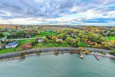 Image de Lakefront 8br House with Private Dock & Fire Pit