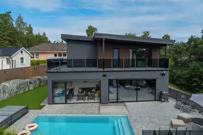 Image de Architect-designed villa with pool, spa & cinema