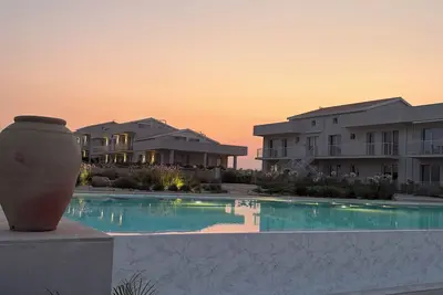 Image de 🏝️ Hakuna Matata 84 - Seaside Paradise w/ Pools, Spa, Padel & Beach Club
