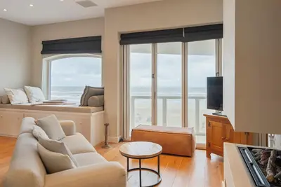 Image de Sandhues Beachfront Apartment