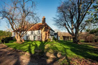 Image de Elizabethan Farmhouse with Private Woods and Hot Tub