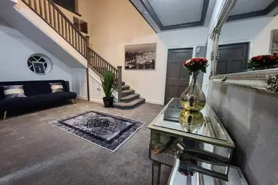 Image de Room 7 Cottage Balcony  White House Old Trafford  Manchester