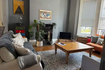 Image de Large, bright, seaside family home with garden & parking, close to Walpole Bay.