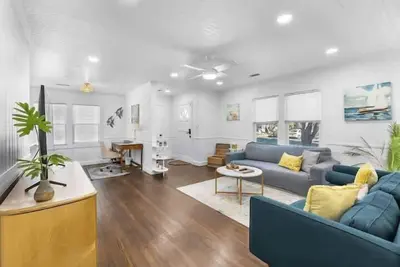 Image de Chic 2/2 Cottage Near Downtown & Beaches