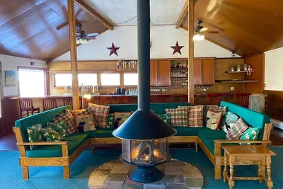 Image de Entire Hotel • 50 Person Capacity Bromley View Inn