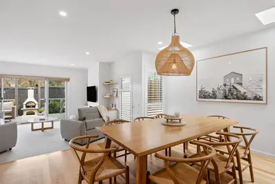 Image de Beachside Bliss: 4  Br, 2. 5  Ba House in Torquay, Sleeps 10