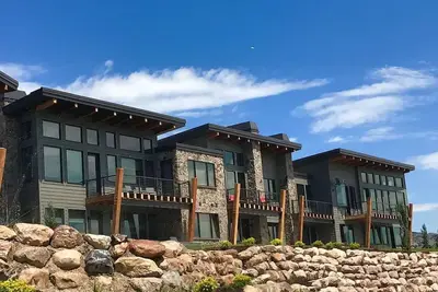 Image de Luxury Ridge Townhome Stunning Eden Valley Views