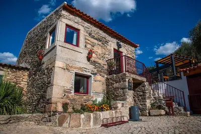 Image de Maison de campagne 'Villa Jerusalém' avec vue montagne, Wi-Fi et climatisation