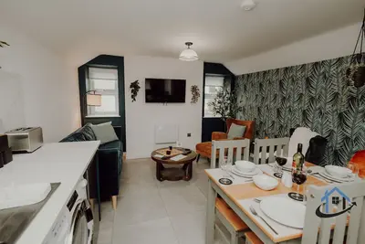 Image de Apt 3 - Manor House - 2 Bed 2 bathroom sleeps 5 parking