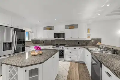 Image de Ground Floor Yacht Club Condo E1 - Sunset Views, Bbq, Walk to Beach and Dining