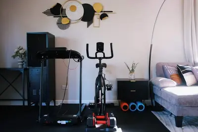 Image de 3br Modern Apt • Gym • Workspace • Quiet Location