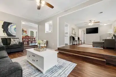 Image de The Coach House-Cozy 3br in Town