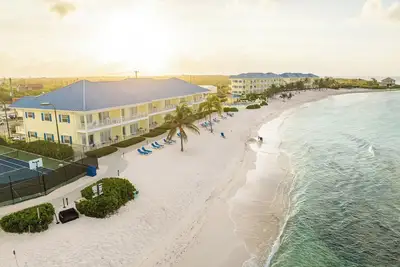 Image de Castaways Cove Beachfront One Bedroom One Bath Condo