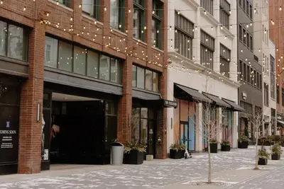 1 Br Apt w Fireplace & Office Prime Location