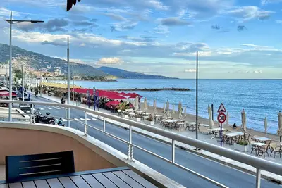 Image de Splendide vue mer au centre de Menton