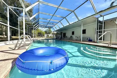 Image de Mama`s House - Pool Home Minutes From Downtown!