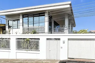 Image de Grandma's luxury home.