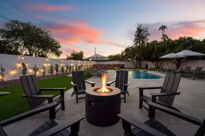Image de 5 Bedroom with Heated Pool / Fire Pit / with Massive Backyard in Paradise Valley