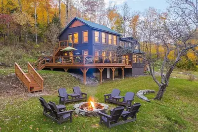 Image de The Lodge on Warner Hill near Berkshire East, and the Deerfield River