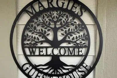 Image de Relax at a pristine home a short walk from the center of historic Tryon!