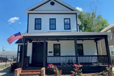 Image de Historic, Full-reno, Blocks From Downtown Night Scene and Venues