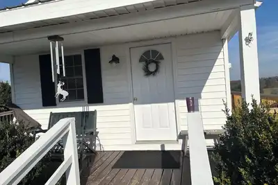 Image de stay on the farm! Charming 1-bedroom cottage blue ridge mountains Galax Va.