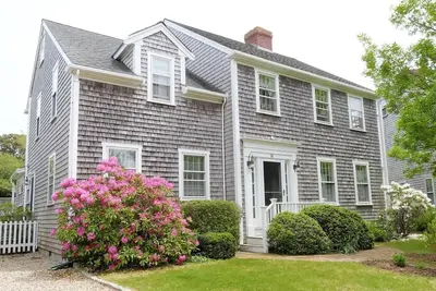 Image de Bright sunny home with multiple living areas in Naushop