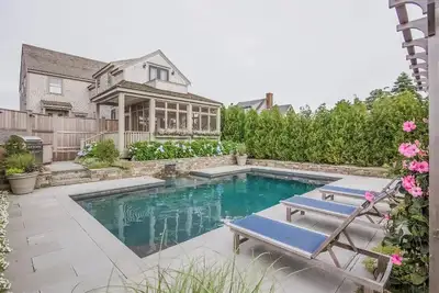 Image de Idyllic home with pool and cabana near Town