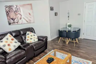 Image de Cozy 2-bedroom Bm//Fast WiFi // at Meadow Edmonton.