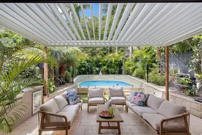 Image de Stunning beach house with pool nestled between Sydney Harbour & Manly Beach