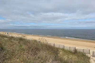 Image de Manor and Mutts #1 - Beach Front, Pet Friendly, High Speed WiFi - 30 Day Listing