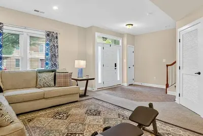 Image de Luxury 4-bedroom townhome with fitness room and Ac in charming Gaithersburg