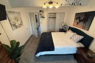 Image de 2br Apt • Deck • Assigned Parking