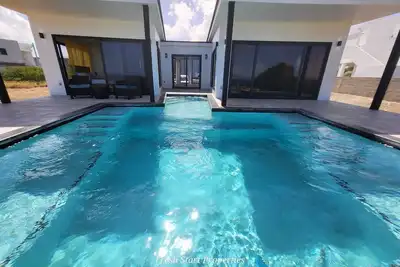 Image de Stay with us at \"Kas di Solo\"  - A tranquil home with pool and ocean view.