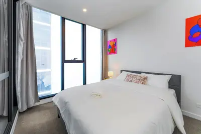 Image de Modern 2br, 2 Bath Apt | Balcony + Free Parking | Walk to Box Hill Central