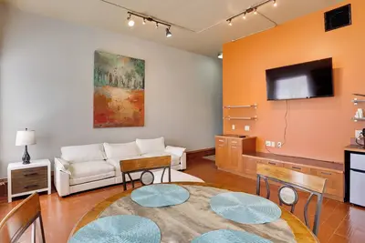 Image de Ultimate Convenience: Historic Dtwn Marshall Apt!