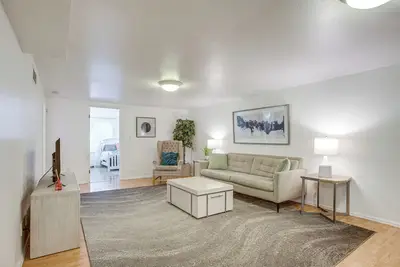 Image de Walk to Shops at Belmar: Denver Area Home Base