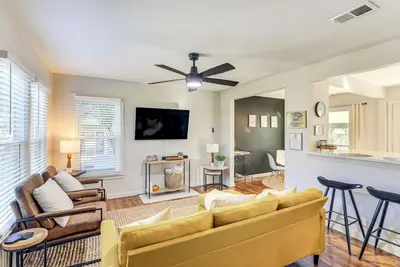 Image de 2 Blocks to At&T Stadium: World Cup Location