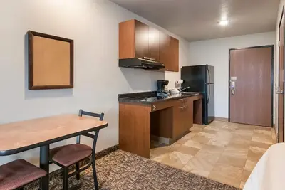 Image de Relax in Comfort: Full Kitchen, Free Parking & Laundry Access