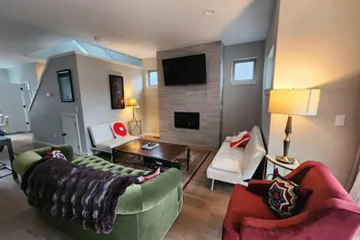 Image de Three-story Victorian-ish Rocker Townhome in St. John’s!