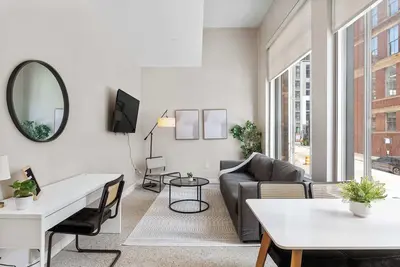 Image de Two Spacious CozySuites Otr Downtown #23