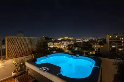 Image de Acropolis Sky Retreat | Jacuzzi & 3br Maisonette