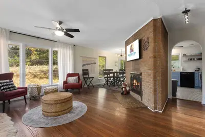 BoHo 3 Bed Quiet Neighborhood Easy Hwy access