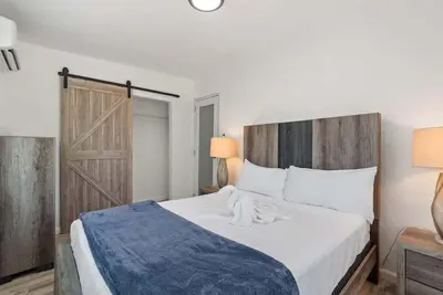 Image de Comfortable Home | Prime Pr Location | 3-Br condo