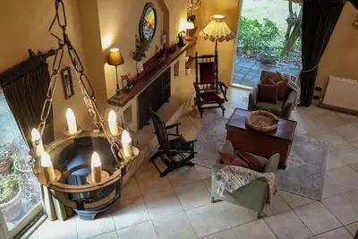 Image de Magical Hideaway in the Hills of Emerald