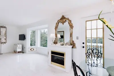 Image de Ocean view French Riviera, \nlike a home nestled in the hills on European  Coast