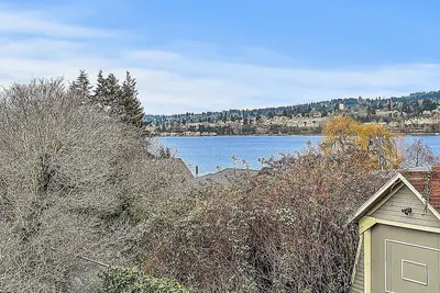 Image de 2 Bed Mil unit with Lake Washington views
