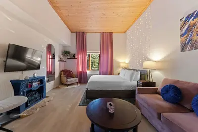 Image de Stylish Studio Retreat - Near Keystone Slopes, Pool & Hot Tub!